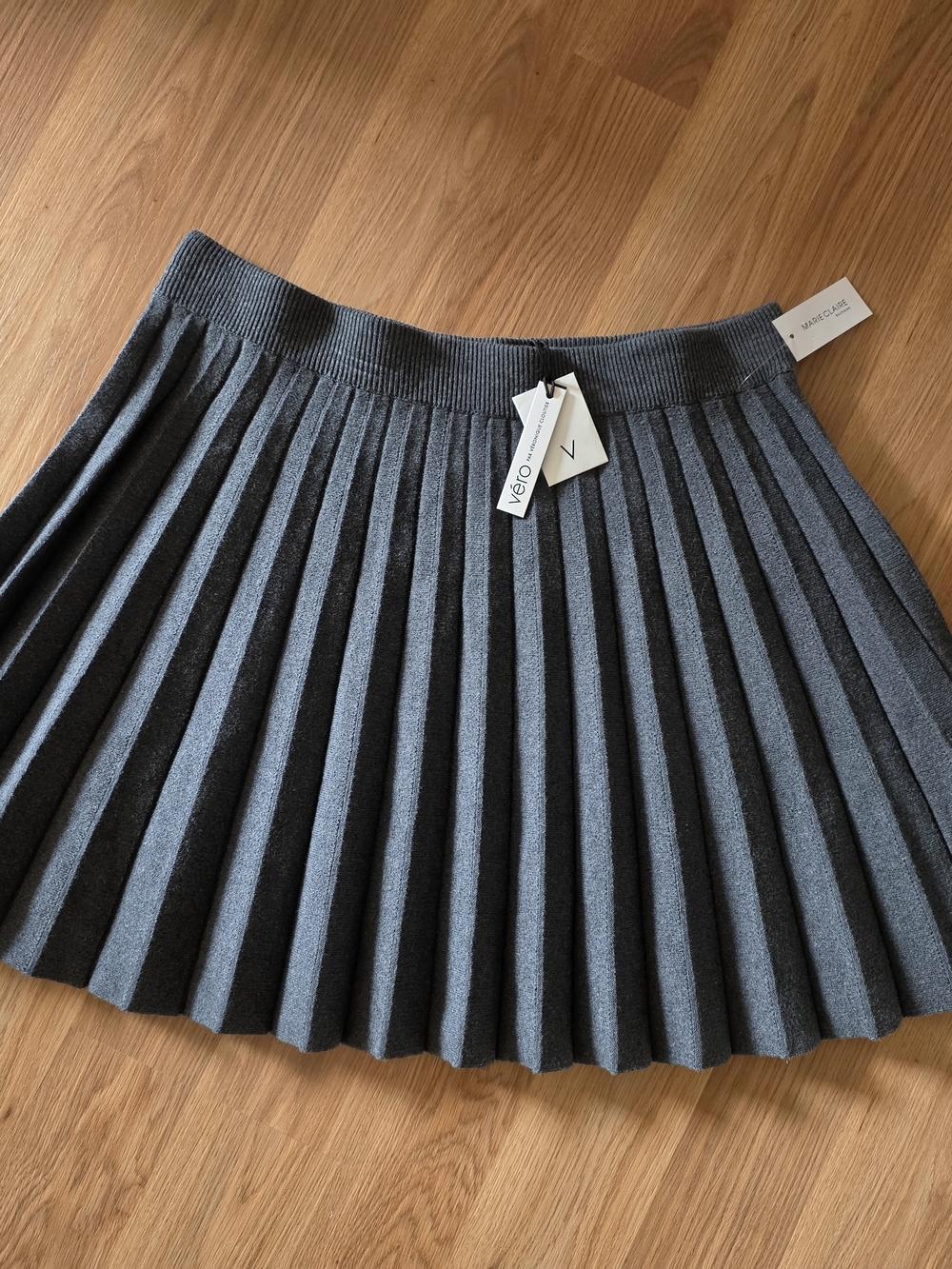 Vero Moda Charcoal Gray Pleated Knit Skirt